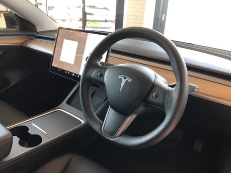 Tesla Model 3 LONG RANGE AWD 45,000m black vegan leather, 19 inch alloys 2