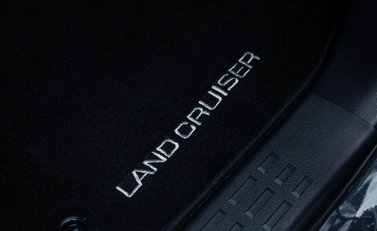 Toyota Land Cruiser Invincible 38