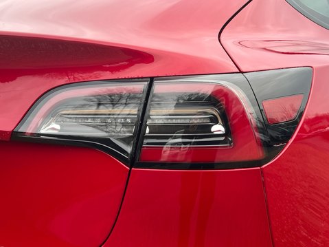 Tesla Model 3 STANDARD RANGE PLUS 19