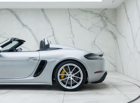 Porsche 718 SPYDER 35