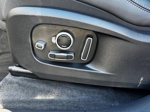 Jaguar F-Pace R-DYNAMIC HSE BLACK 47