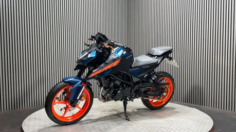 KTM Duke 2025 ONLY 7K 125CC LEARNER LEGAL 15BHP 1 OWNER 10