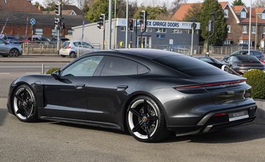 Porsche Taycan TURBO S 4
