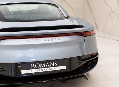 Aston Martin DBS Superleggera 23