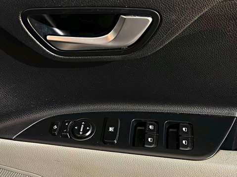 Kia Stonic CRDI FIRST EDITION 17