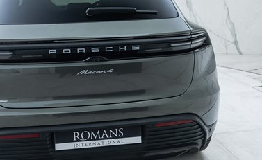 Porsche Macan 4 Electric 33