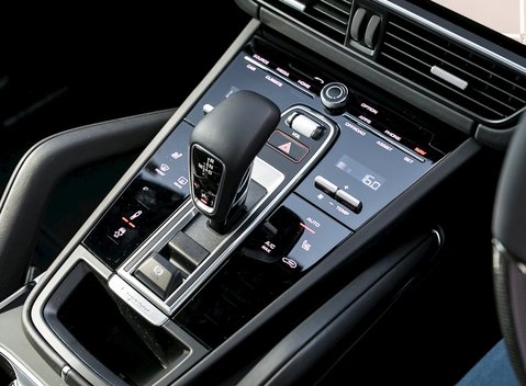 Porsche Cayenne Turbo (New Model) 18