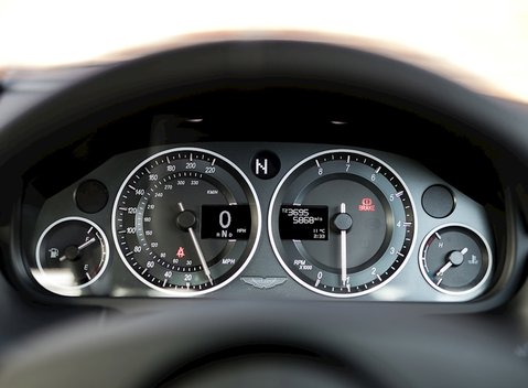 Aston Martin V12 Vantage S 17