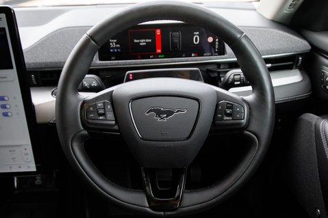 Ford Mustang Mach-E BASE 23