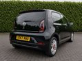 Volkswagen Up 1.0 Up by Beats 3dr 7