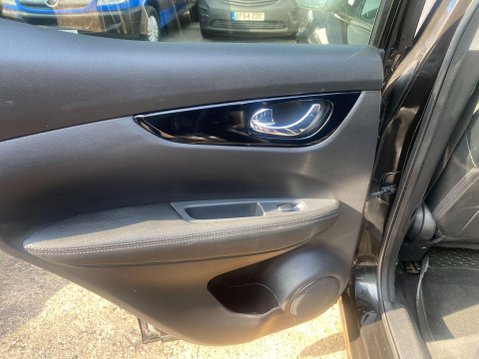 Nissan Qashqai 1.6 dCi Tekna SUV 5dr Diesel Manual 2WD Euro 6 (s/s) (130 ps) 33