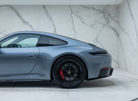 Porsche 911 Carrera 4 GTS (992.2) 40
