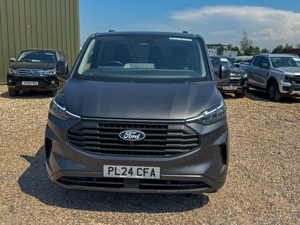 Ford Transit Custom AUTO SWB L1H1 Low Roof Limited 300 Air Con Alloys Sensors Tow Bar EURO 6 3