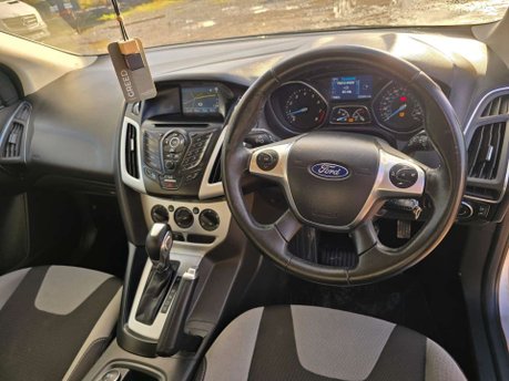 Ford Focus 1.6 Zetec Navigator Hatchback 5dr Petrol Powershift Euro 5 (125 ps) 22