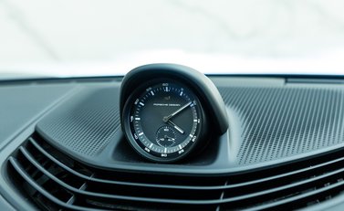 Porsche Taycan GTS Sport Turismo 19