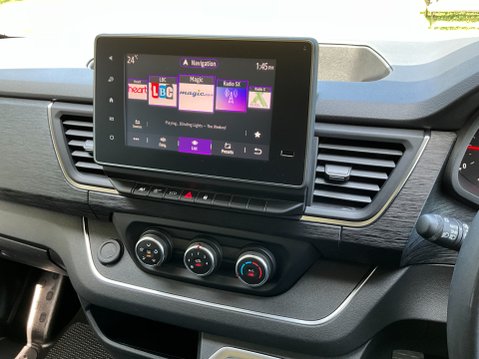 Renault Trafic 2.0 dCi Blue LL30 Sport Crew Van L2 H1 Euro 6 (s/s) 6dr 27