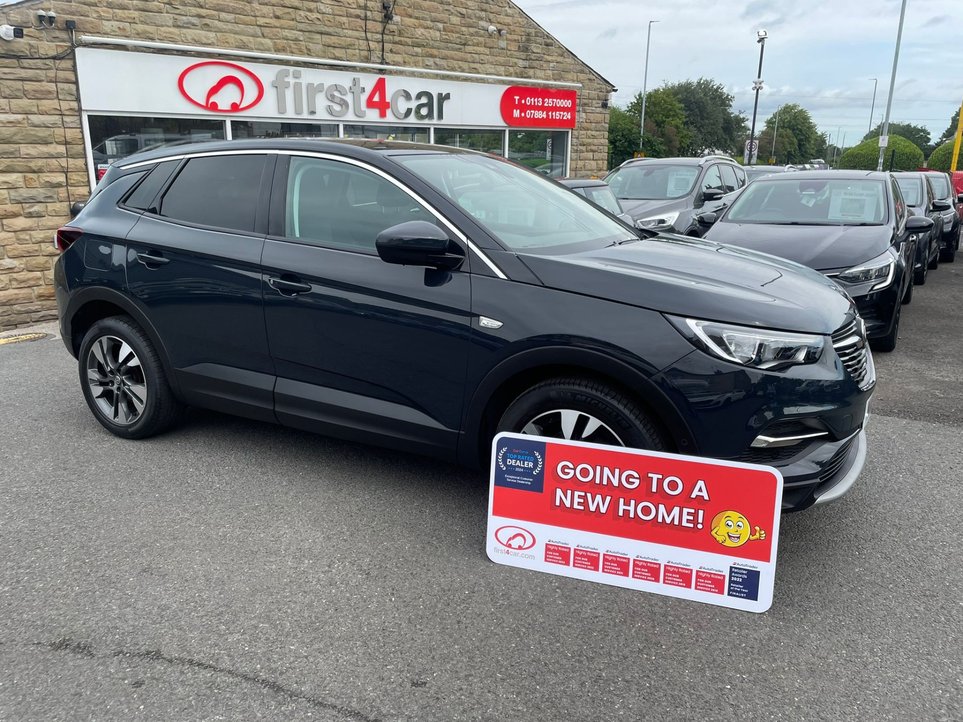 Vicky from Wakefield collected her new Vauxhall Grandland.
