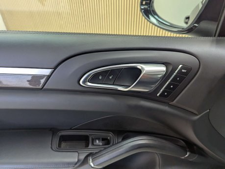 Porsche Cayenne 4.8 Cayenne V8 T Tiptronic S 4WD 5dr 38