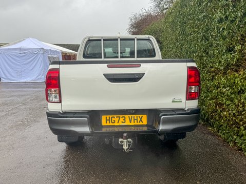 Toyota Hilux Active | 2.4 LT | Double Cab | Tow Bar | Camera | Air Con | 7