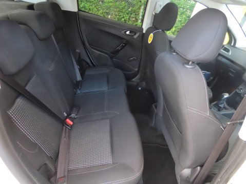 Peugeot 208 PURETECH ALLURE PREMIUM 8