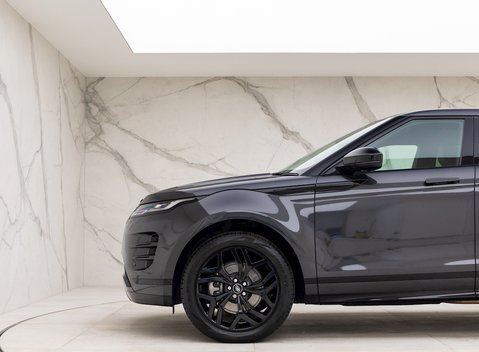 Land Rover Range Rover Evoque P300e R-Dynamic SE 25
