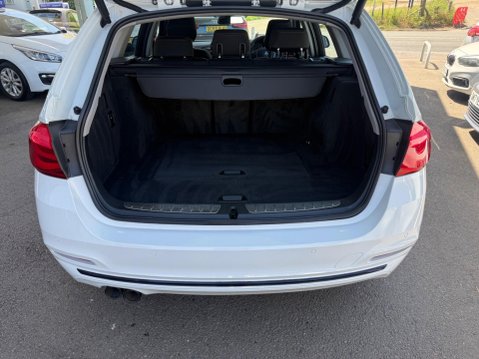 BMW 3 Series 2.0 320d Sport Touring Euro 6 (s/s) 5dr 33
