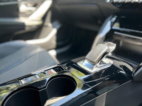 Peugeot 208 GT LINE 9