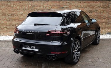 Porsche Macan Turbo Performance Package 30