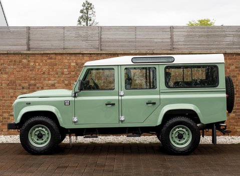 Land Rover Defender 110 Heritage Station Wagon 2