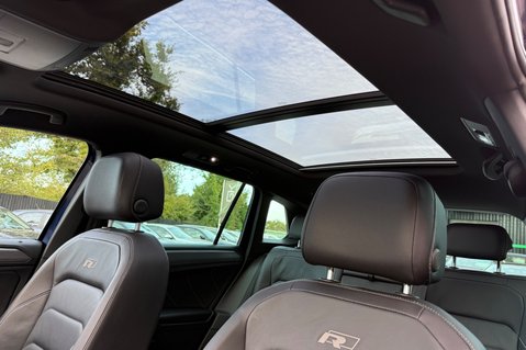 Volkswagen Tiguan R LINE TSI BMT 4MOTION DSG -RARE LEATHER INTERIOR -CAMERA -APPLE CARPLAY  3