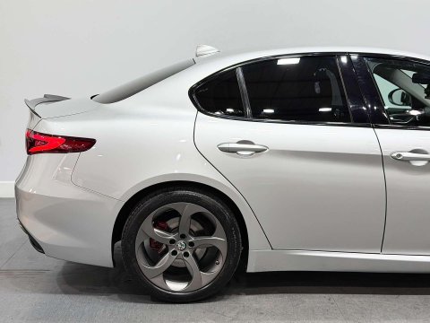 Alfa Romeo Giulia 2.2 TD Speciale Saloon 4dr Diesel Auto Euro 6 (s/s) (180 ps) 18