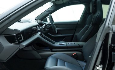 Porsche Taycan Turbo S 15