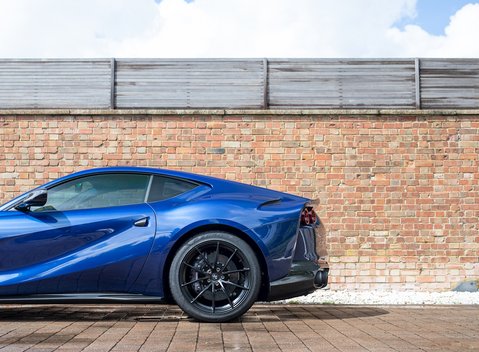 Ferrari 812 Superfast 33