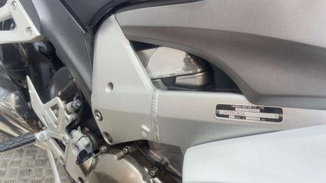 Honda VFR 2011 ONLY 22K NEW MOT SERVICED TOP BOX TOURER 800CC 34