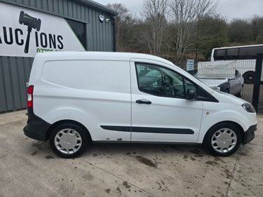 Ford Transit Courier BASE TDCI 2