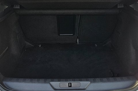 Peugeot 308 PURETECH ALLURE LAST OWNER SINCE 2017..7 SERVICES..SAT NAV.. £35 TAX.. 17