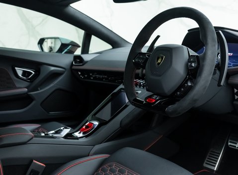 Lamborghini Huracan LP640-4 EVO 10