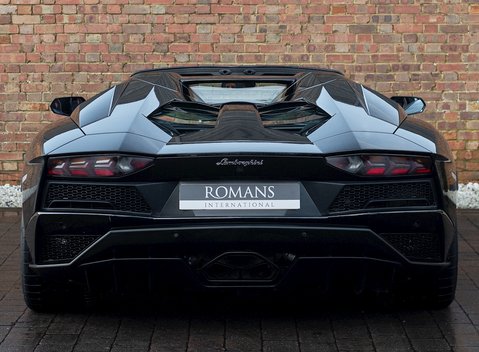 Lamborghini Aventador S LP740-4 Roadster 5