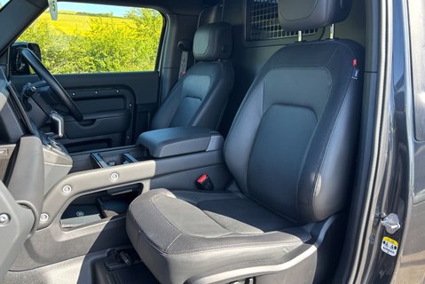 Land Rover Defender 90 D300 Hard Top X-Dynamic HSE - Air Suspension 3