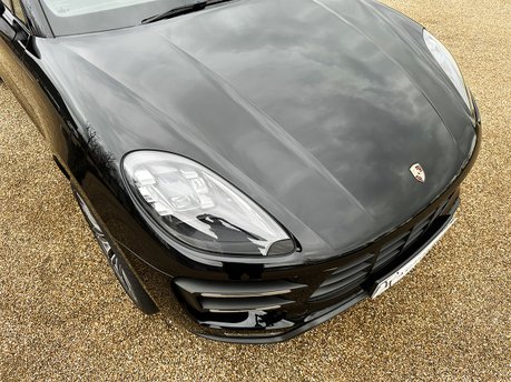 Porsche Macan TURBO PDK 32