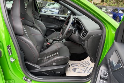 Ford Focus ST -PAN ROOF -PARKING/PERFORMANCE/ASSIST PACKS -HUD -B&O - MEAN GREEN 15