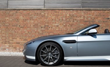 Aston Martin V12 Vantage S Roadster 30