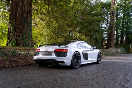 Audi R8 V10 PLUS QUATTRO. CARBON INT & EXT. SOUND & COMFORT PACK. SPORTS PLUS PACK. 2