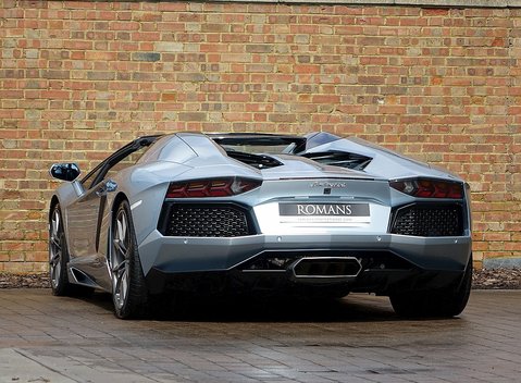 Lamborghini Aventador LP 700-4 Roadster 18