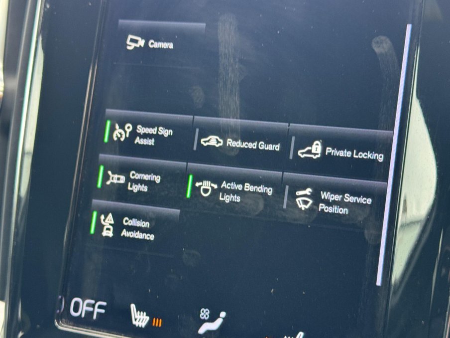 2021 Volvo V60 — image 21
