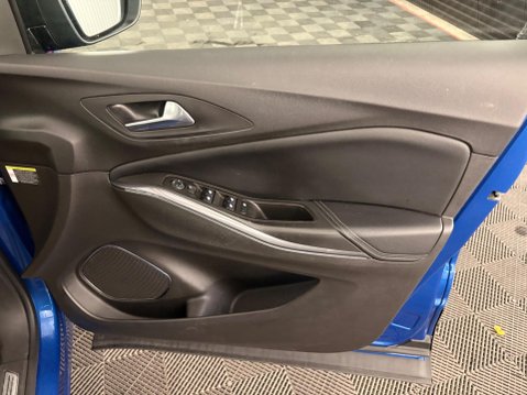 Vauxhall Grandland X 1.2 Turbo Sport Nav Auto Euro 6 (s/s) 5dr 32