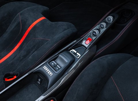 Ferrari F8 Spider 14