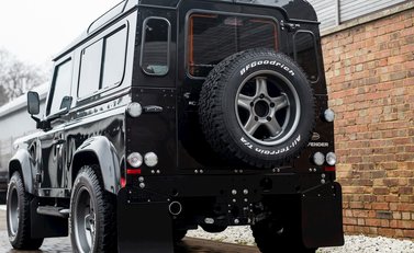 Land Rover Defender 90 XS Bowler 26