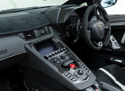 Lamborghini Aventador SV LP 750-4 Roadster 18