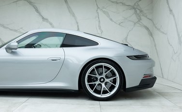 Porsche 911 GT3 Touring (992) 29